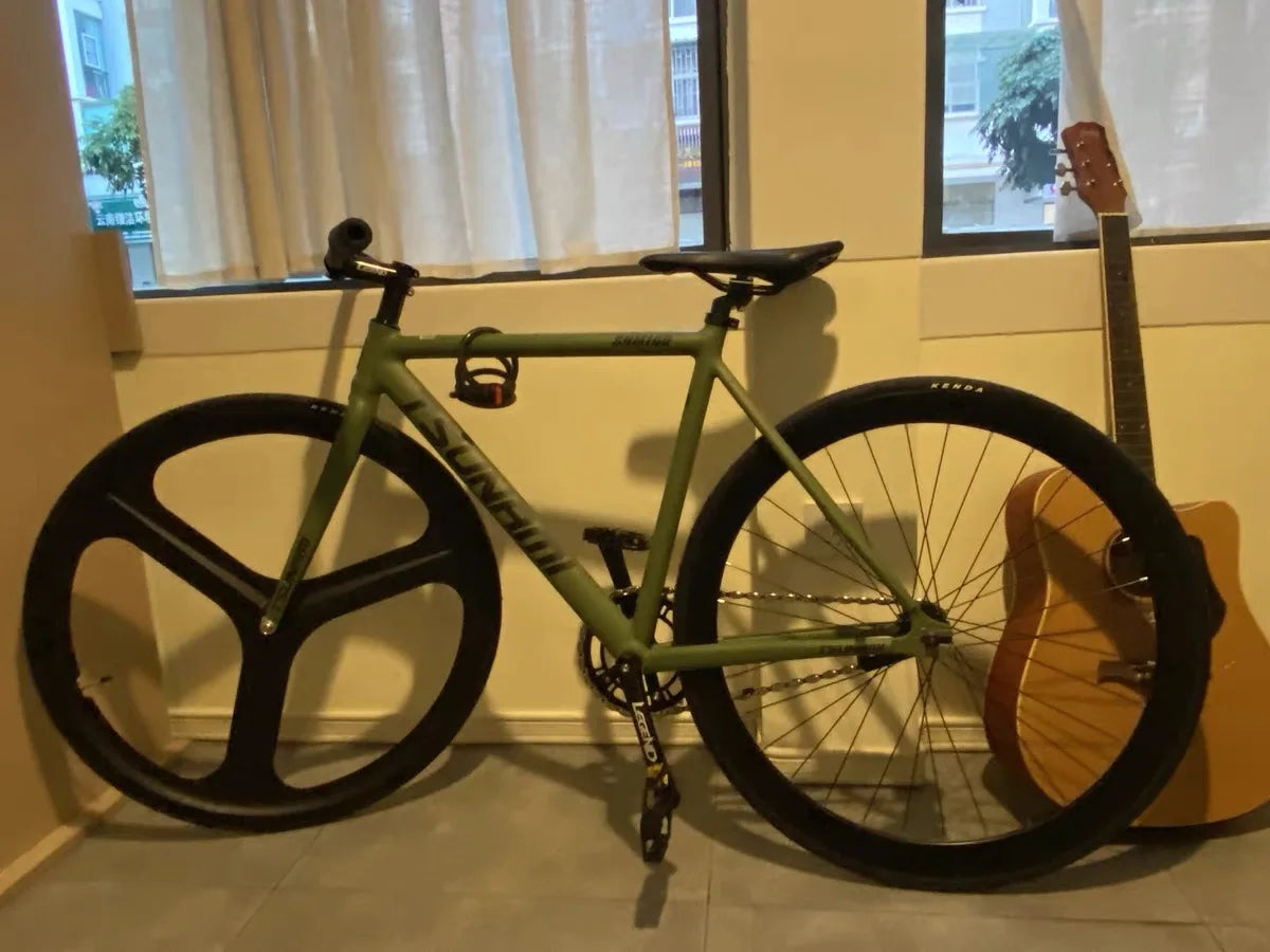 Speed Bike With Aluminum Frame featuring a 700C wheel